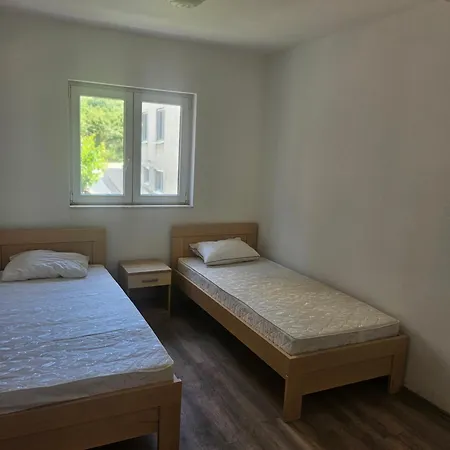 Kuca Za Izdavanje * Trebinje